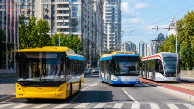 Тарифи на проїзд 2026 – сучасний громадський транспорт у великому українському місті